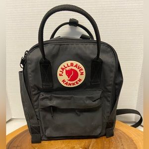FJALLRAVEN Kanken Mini Black Backpack